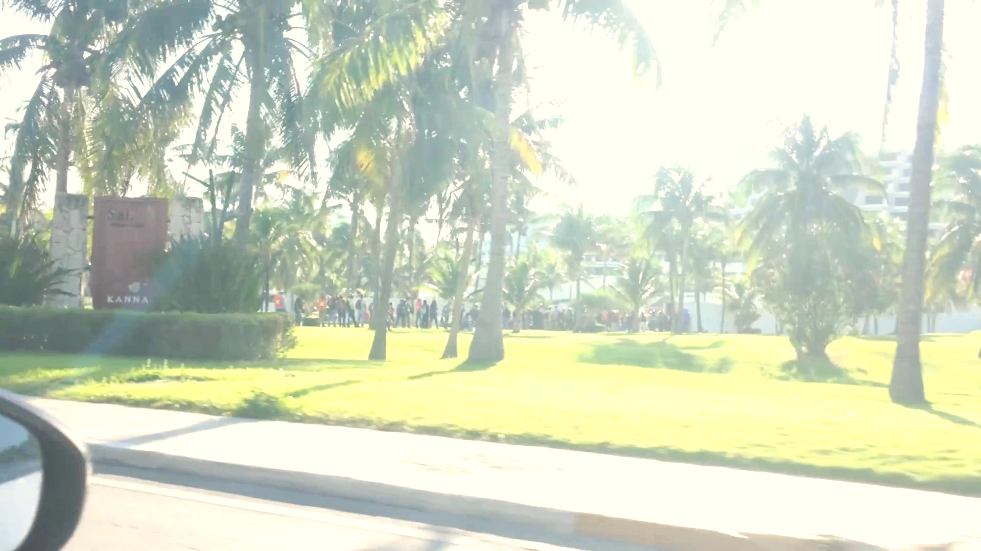 Cancun Hotel Zone: Workforce Logistics & Public Access