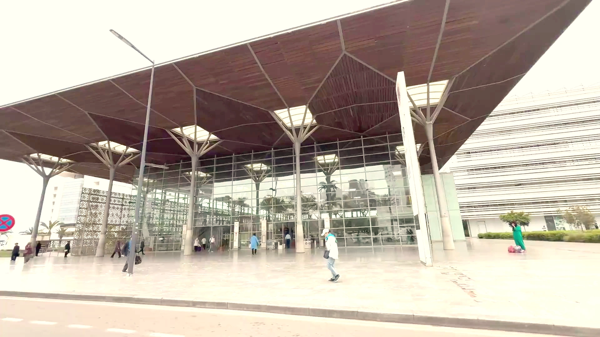 Casablanca: Modern Rail Hub Architecture