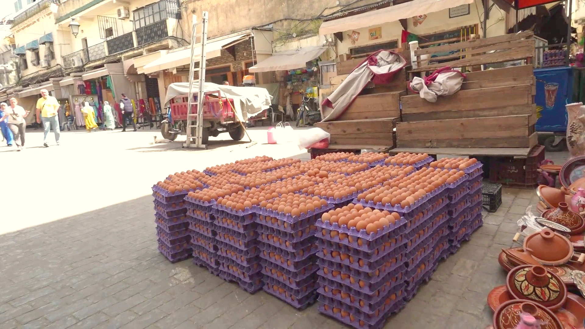 Fez Medina Bulk Trade: Egg & Pottery Commerce